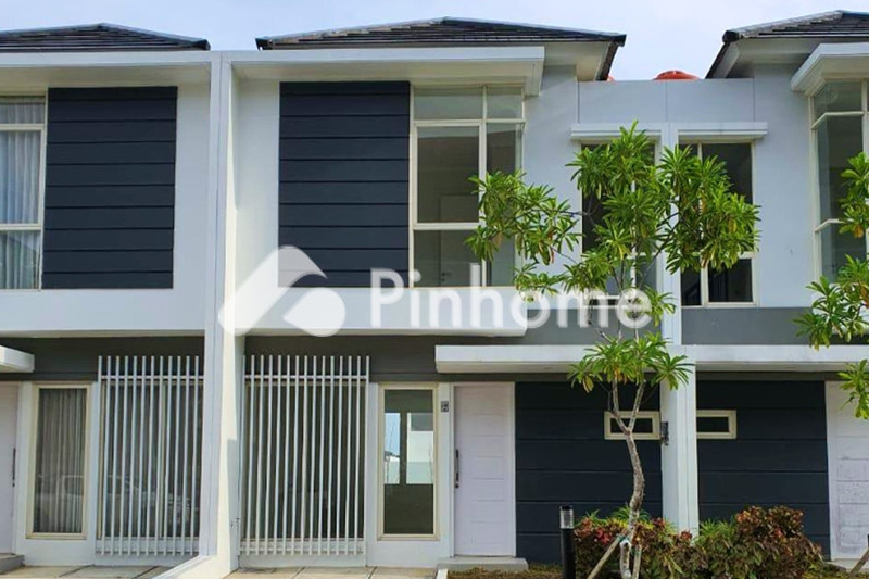 dijual rumah 2 lantai 3kt 150m2 di kwandang - 1