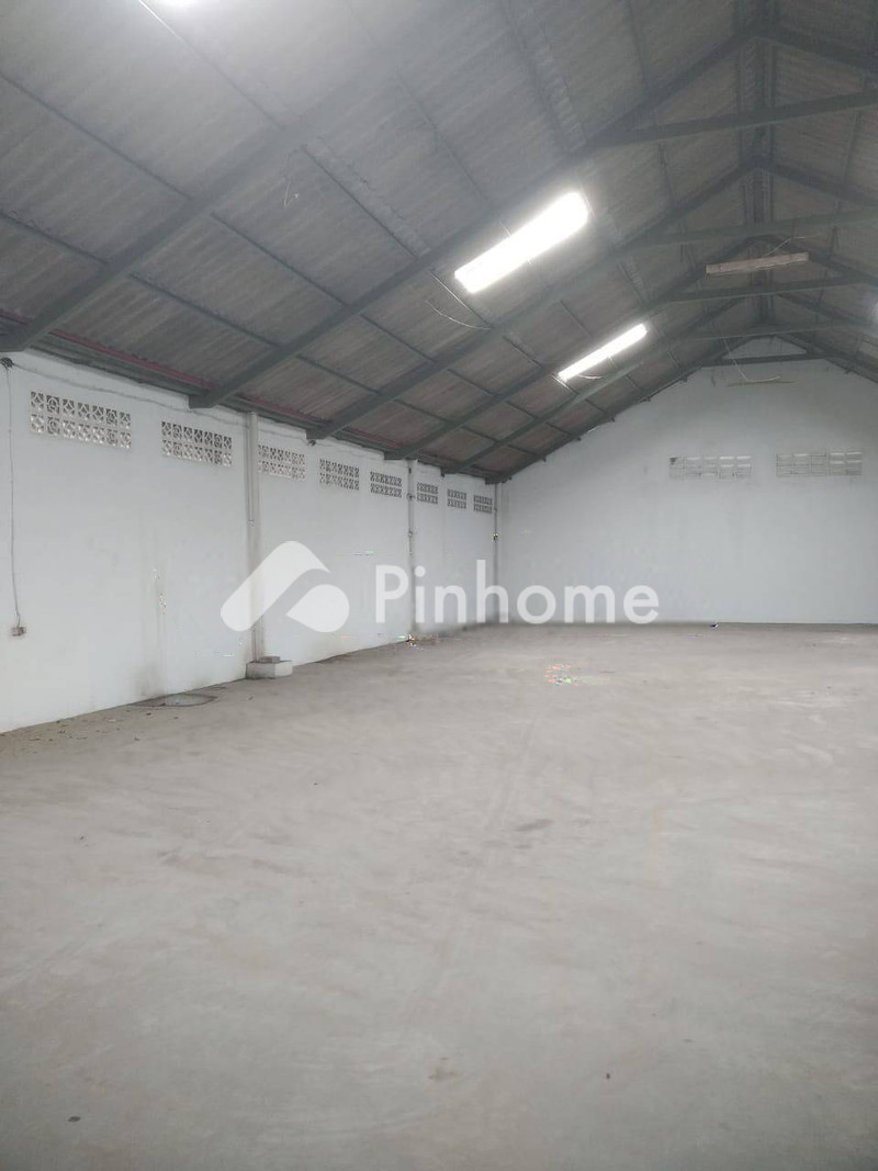 dijual gudang 475m2 di benda - 1