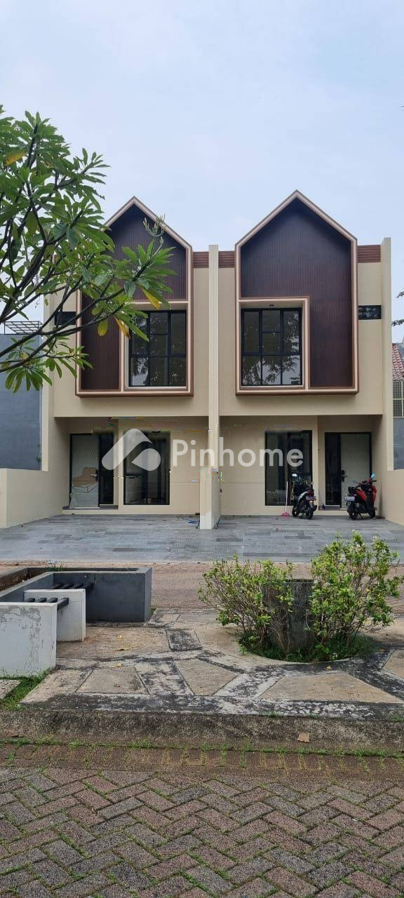 dijual rumah 2 lantai 3kt 100m2 di karang tengah - 1