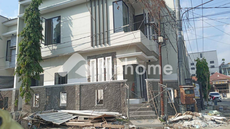 dijual rumah 2 lantai 3kt 80m2 di mulyorejo - 2