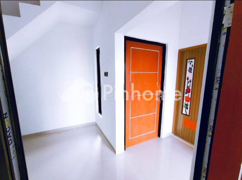 dijual rumah 2 lantai 2kt 84m2 di jatihandap - 2