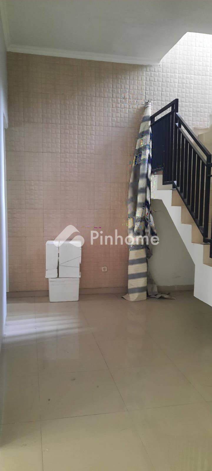 dijual rumah 2 lantai 4kt 126m2 di tenggilis mejoyo - 1