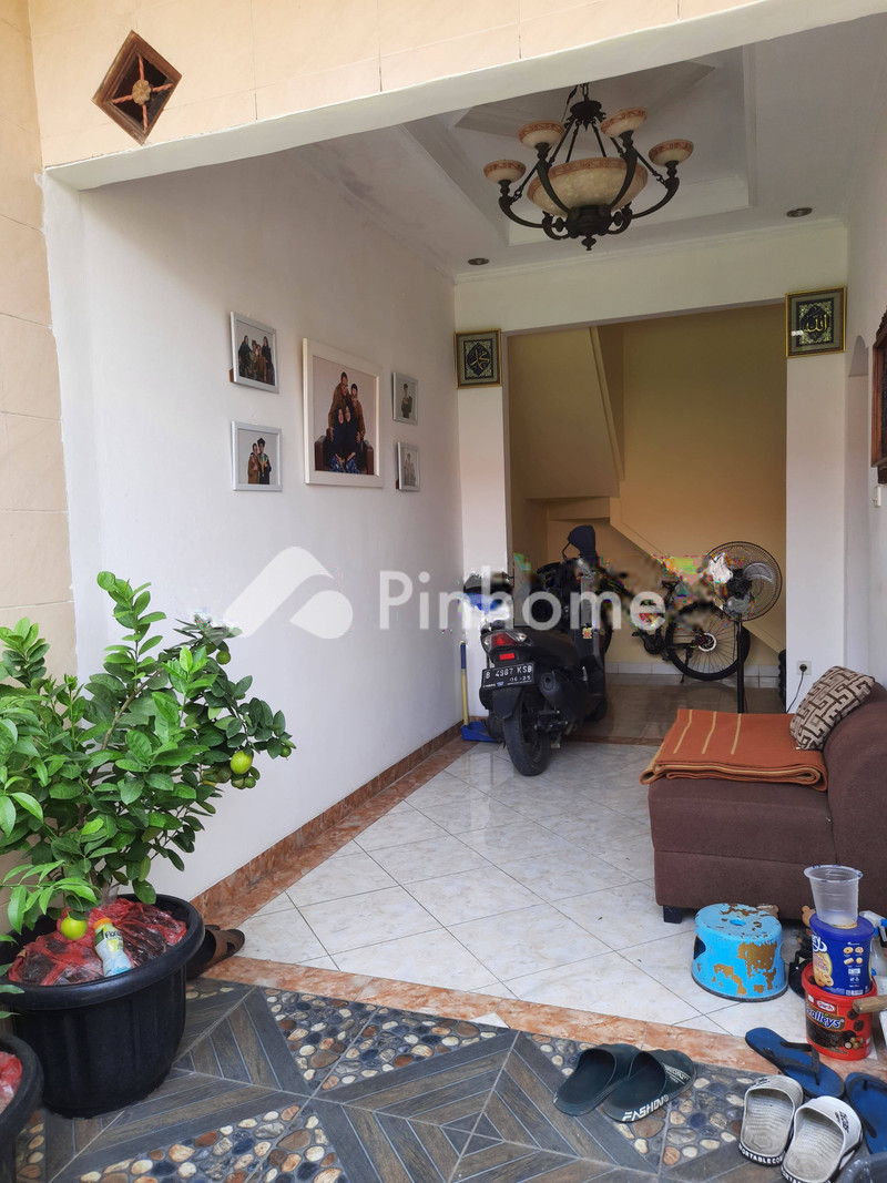 dijual rumah 2 lantai 4kt 60m2 di mistikasari - 1