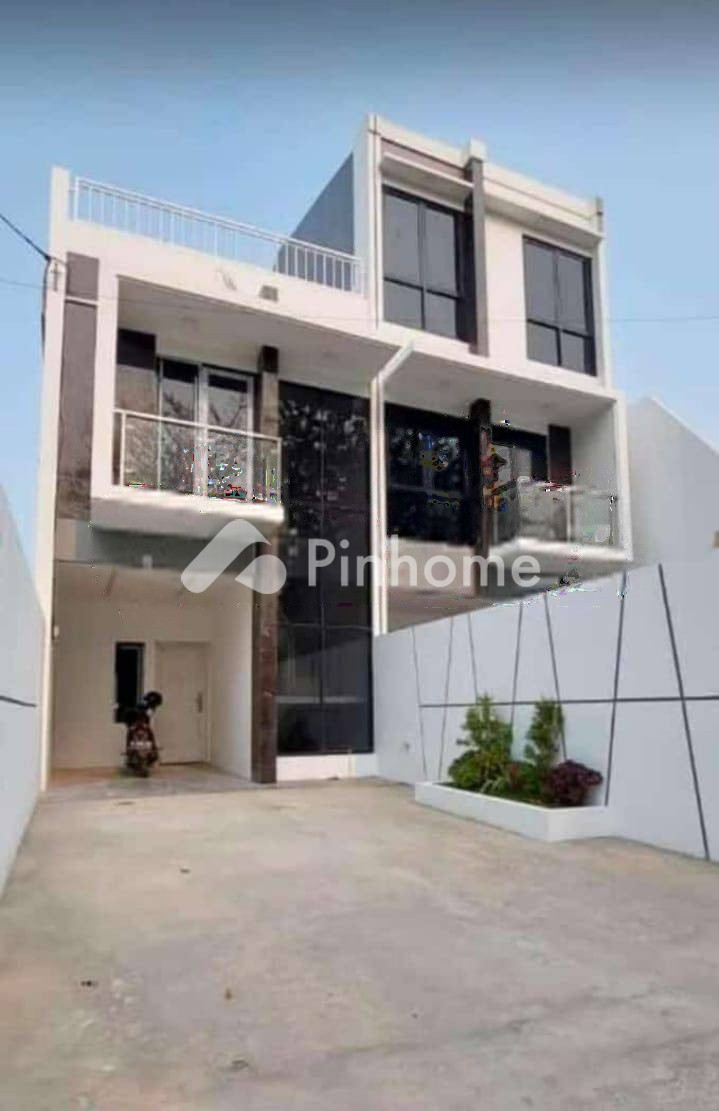 dijual rumah 2 lantai 3kt 76m2 di cipinang baru raya jakarta timur - 1