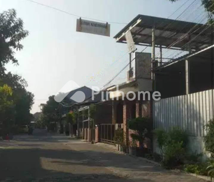 dijual rumah 2 lantai 3kt 200m2 di kalicari singa tlogosari semarang - 1