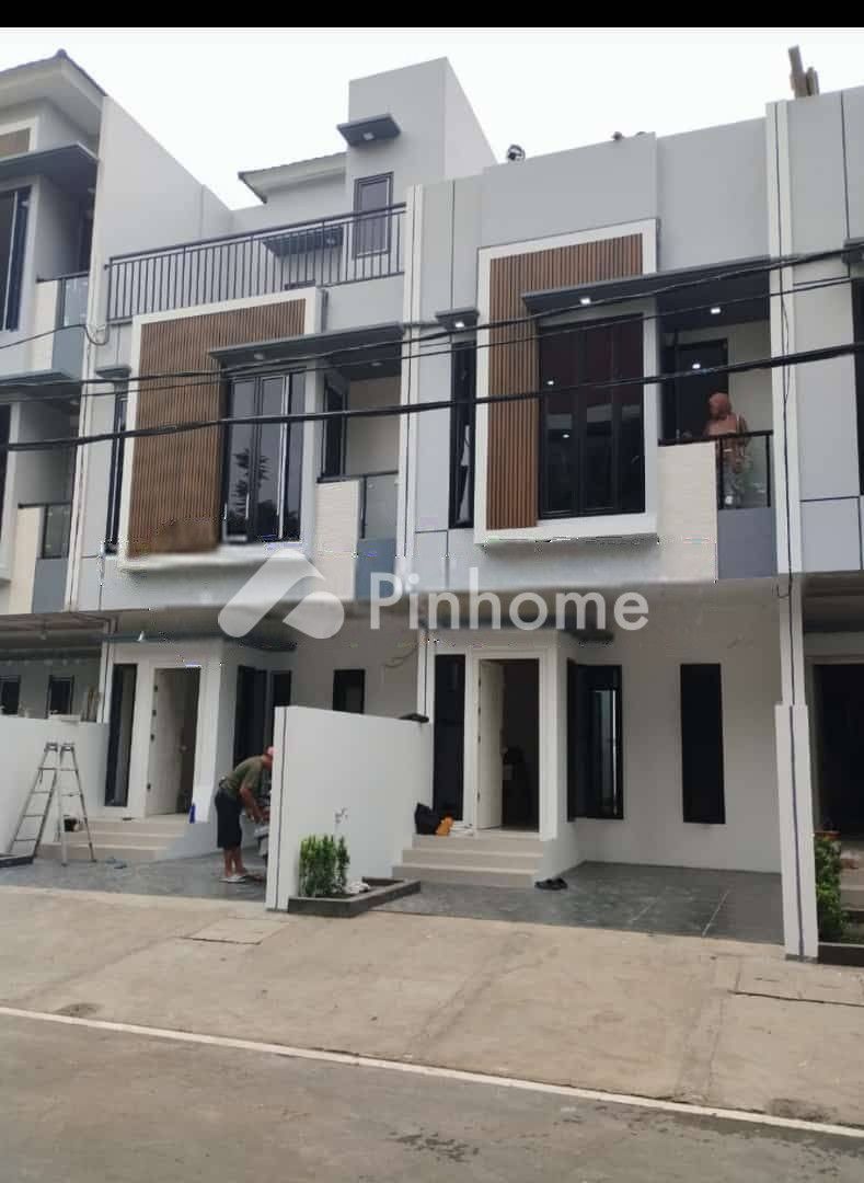 dijual rumah 2 lantai 3kt 61m2 di cempaka putih barat jakarta pusat - 1