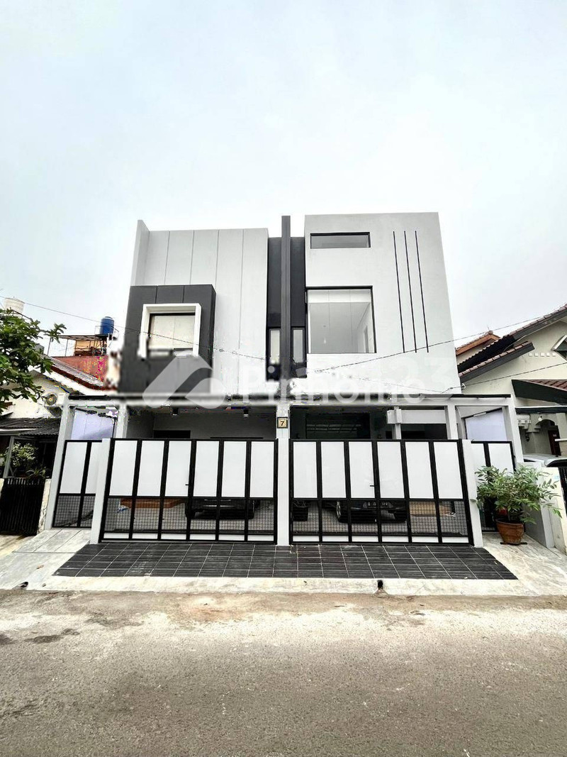 dijual rumah 2 lantai 3kt 60m2 di bintaro sektor 9 sekolah jepang - 1