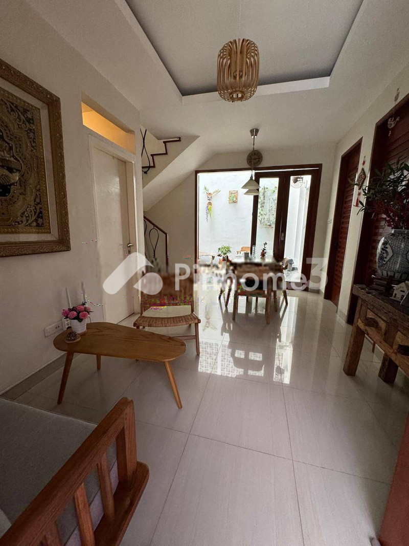 dijual rumah 2 lantai 3kt 96m2 di parigi sektor 9 bintaro tangerang selatan - 1