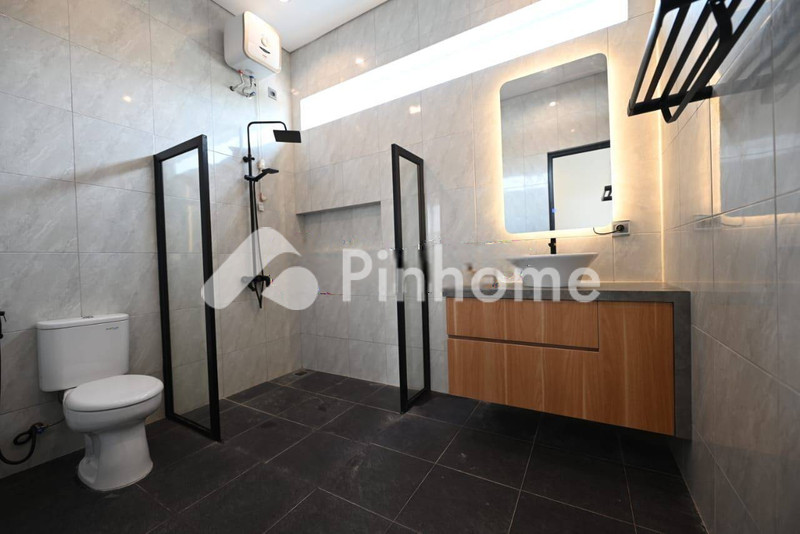 dijual rumah 2 lantai 3kt 185m2 di tangerang - 1