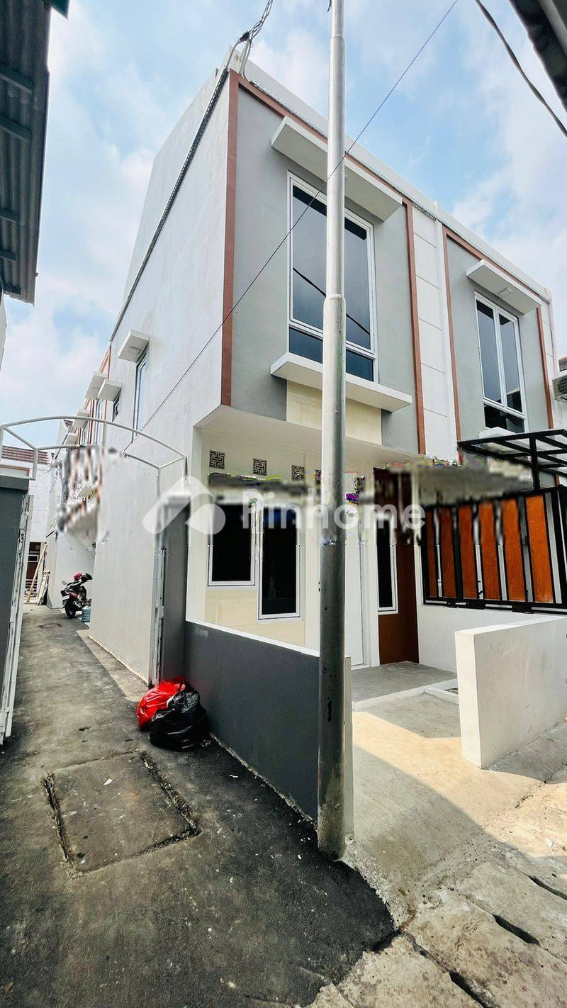 dijual rumah 2 lantai 2kt 21m2 di jl utan kayu raya - 1
