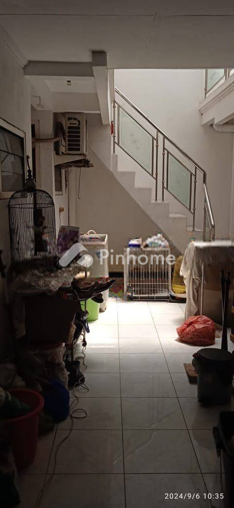 dijual rumah 1 lantai 3kt 120m2 di sutorejo - 2