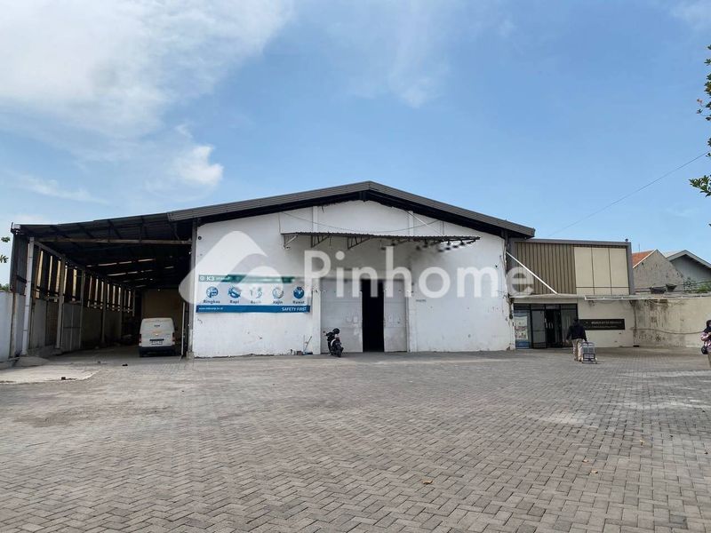 dijual gudang 2437m2 di karang pilang - 1