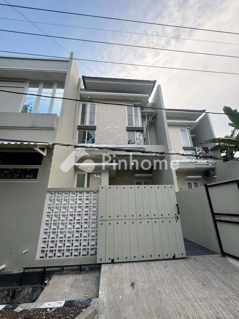 dijual rumah 1 lantai 3kt 65m2 di rungkut - 1