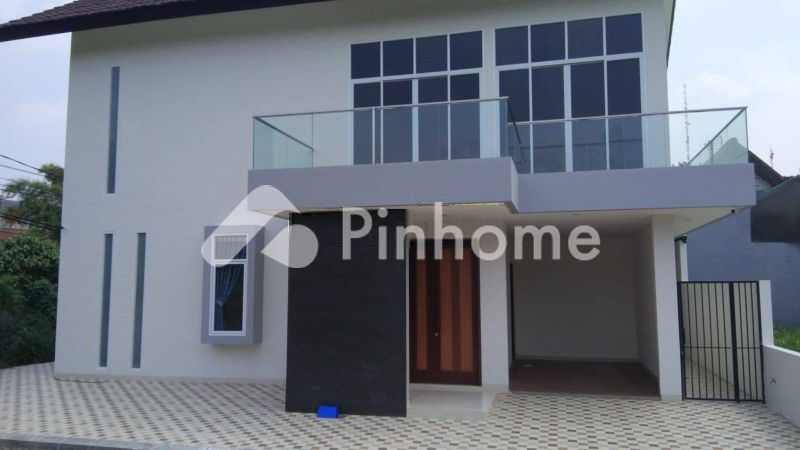 dijual rumah 2 lantai 5kt 240m2 di karawaci - 1