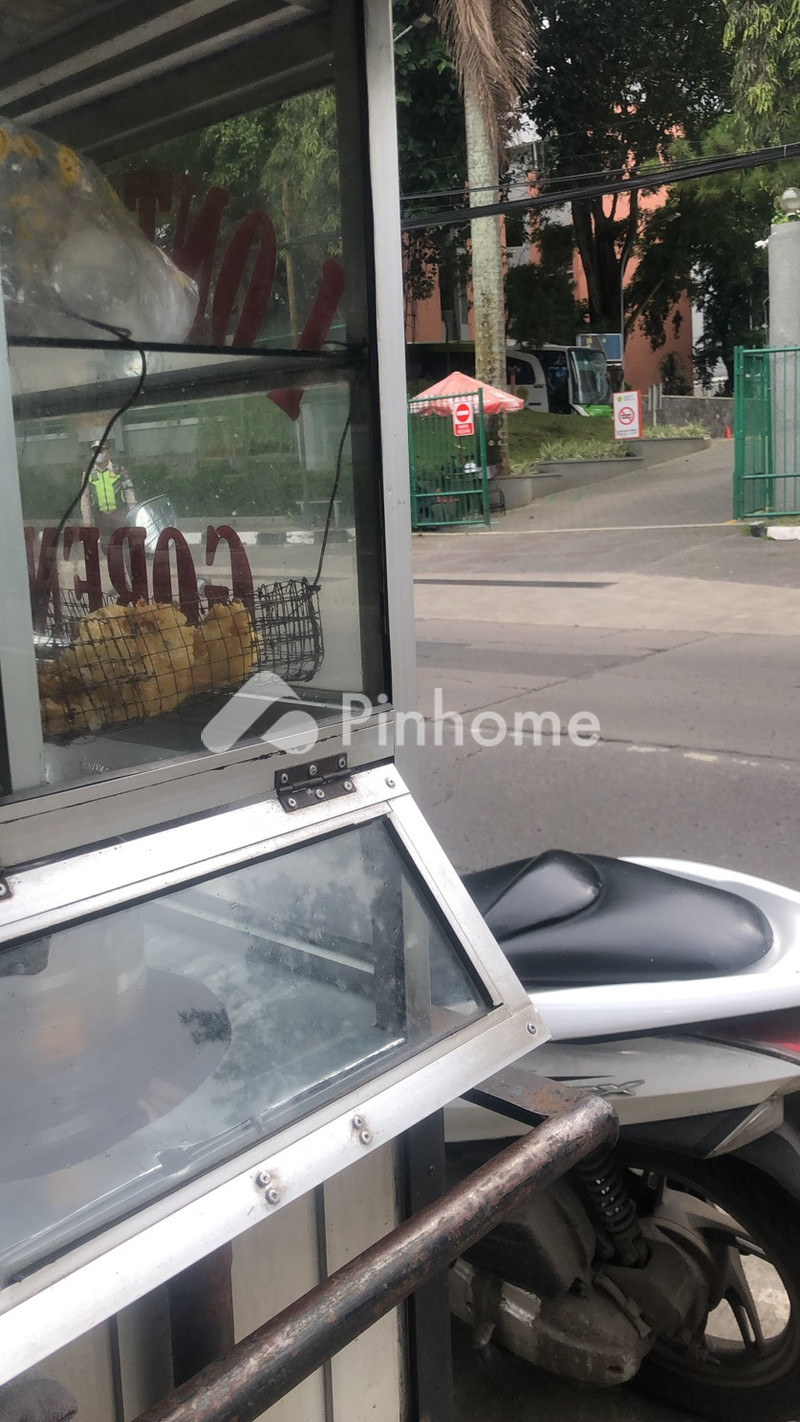 dijual rumah nyaman asri lokasi strategis mewah nyaman asri lokasi strategis mewah nyaman asri lokasi strategis nyaman asri lokasi strategis investasi di jl  gambir selatan vi - 2