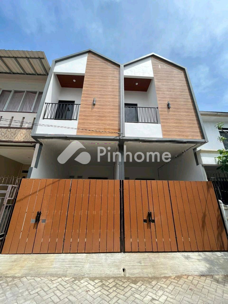 dijual rumah 2 lantai 2kt 38m2 di cipondoh - 1