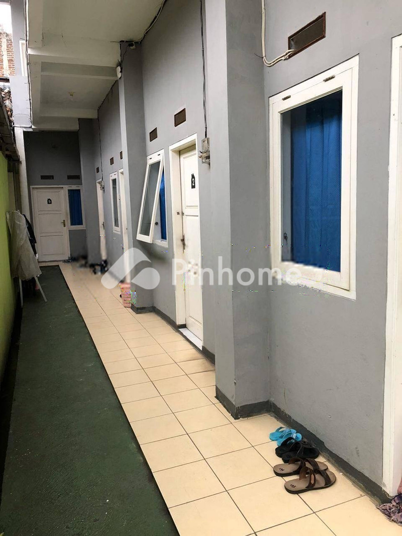 disewakan rumah 2 lantai 1kt 21m2 di cihanjuang - 1