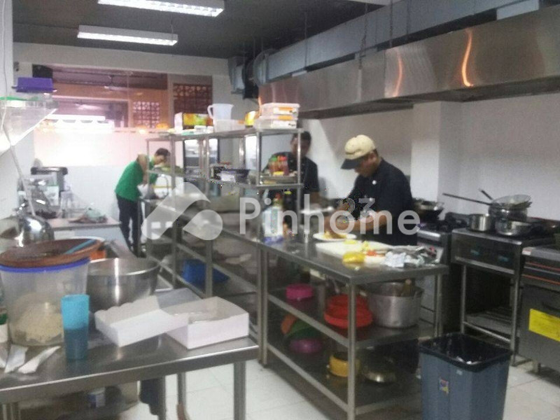 dijual rumah di kebayoran lama utara - 1
