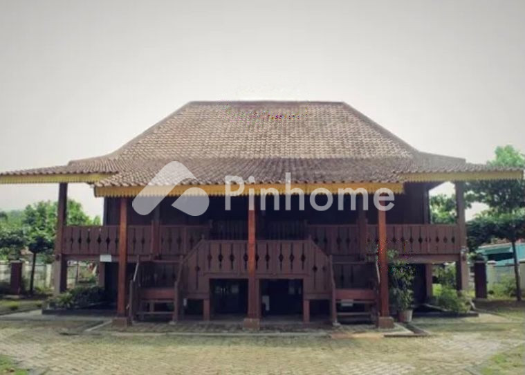 dijual rumah cukup mewah di jl utama jaya - 2