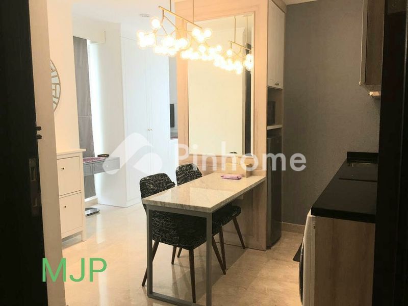 dijual apartemen 2br 60m2 di menteng park ii ve - 1