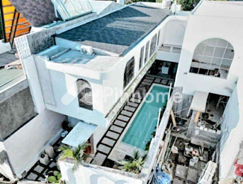 dijual rumah 2 lantai 3kt 185m2 di tumbak bayuh - 1