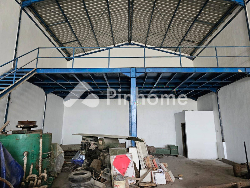 dijual gudang 260m2 di kenjeran - 2
