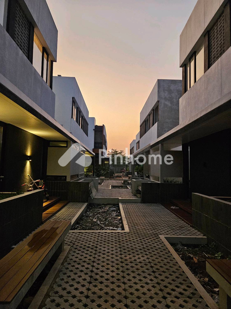 disewakan rumah 3kt 60m2 di mororejo - 1