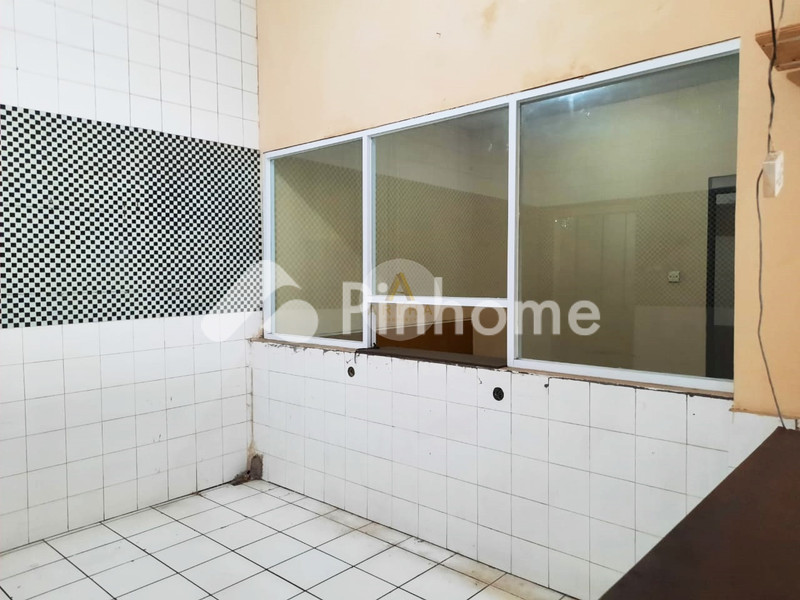 kost migrasi kiri sebelah tambal ban di nomer siji - 2