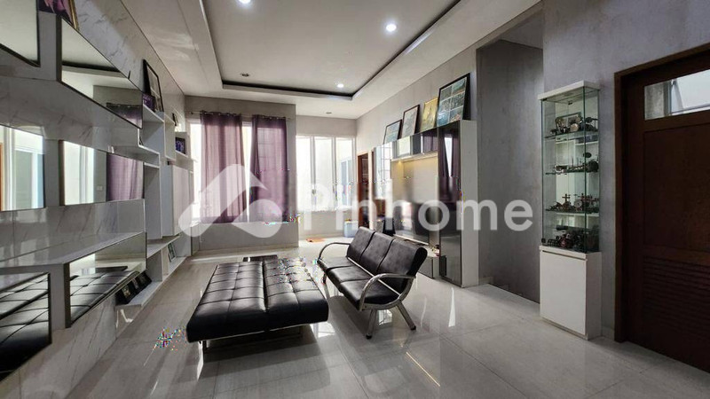 dijual rumah 2 lantai 5kt 160m2 di kelapa gading - 1