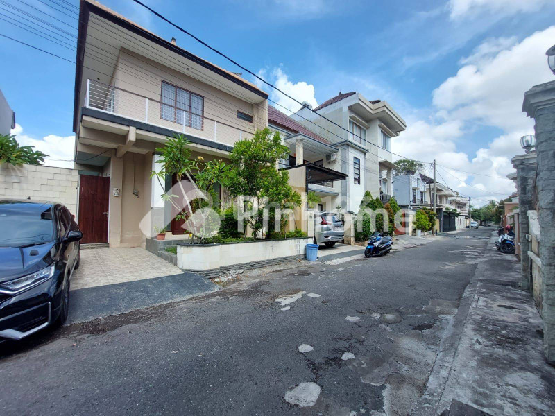 disewakan rumah 2 lantai 3kt 160m2 di sesetan - 1