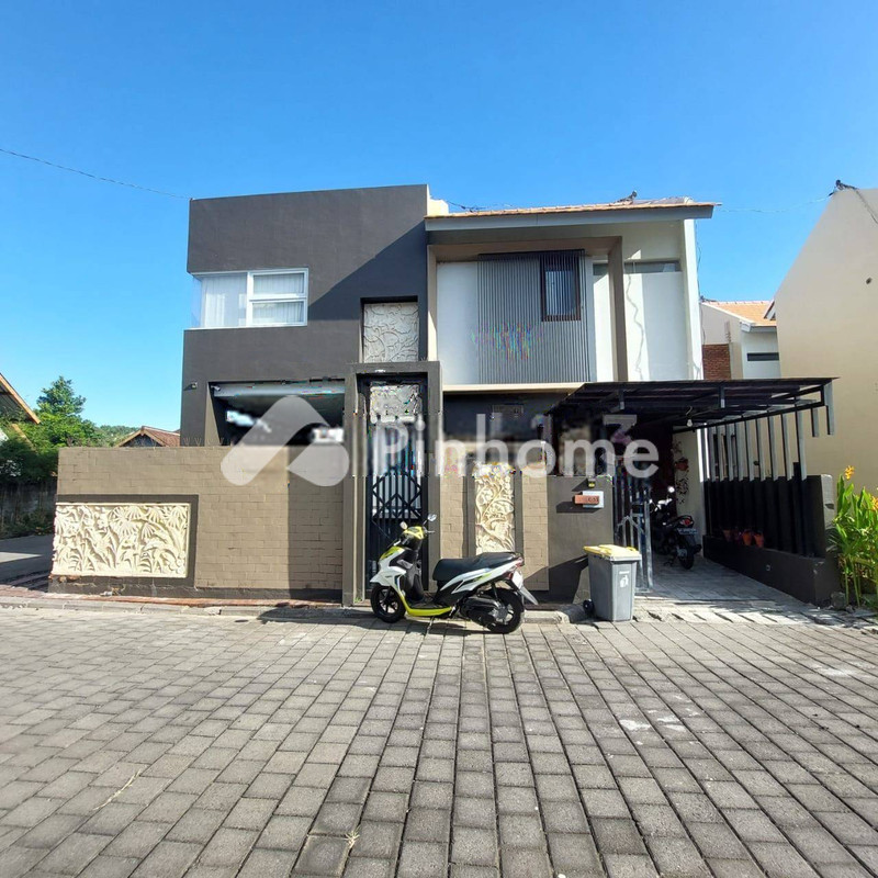 dijual rumah 2 lantai 3kt 100m2 di gading kencana jimbaran - 1