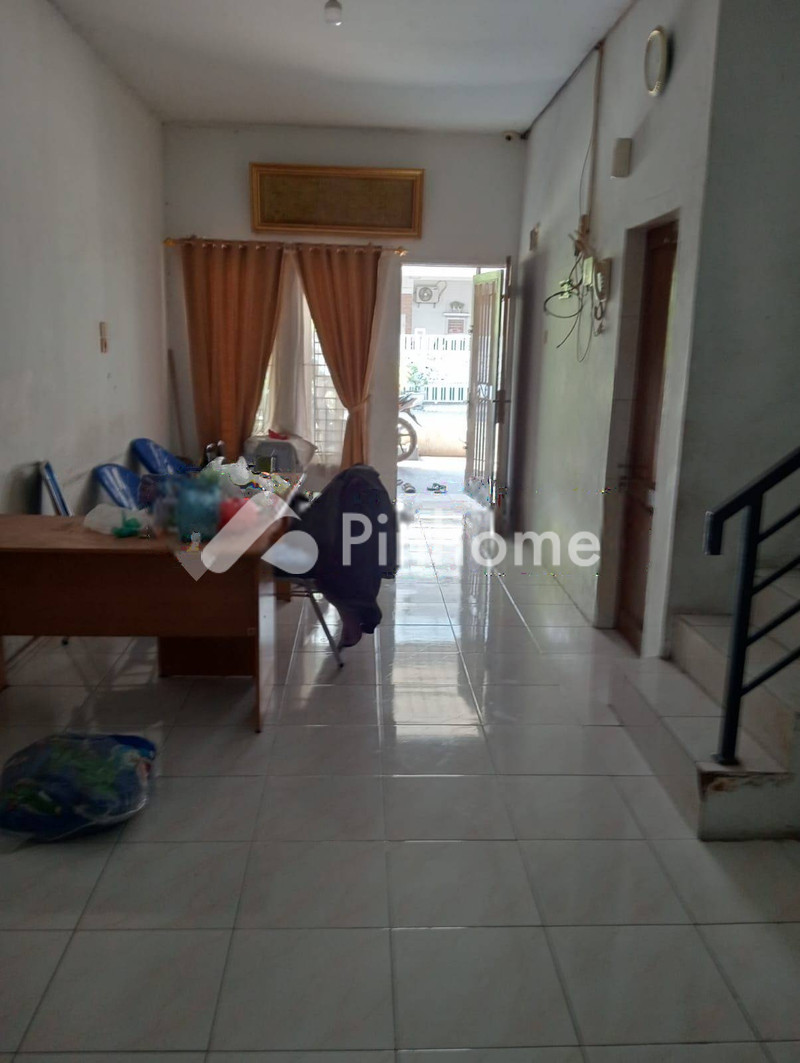 dijual rumah 2 lantai 3kt 90m2 di jl gatot subroto km 10 5 - 2