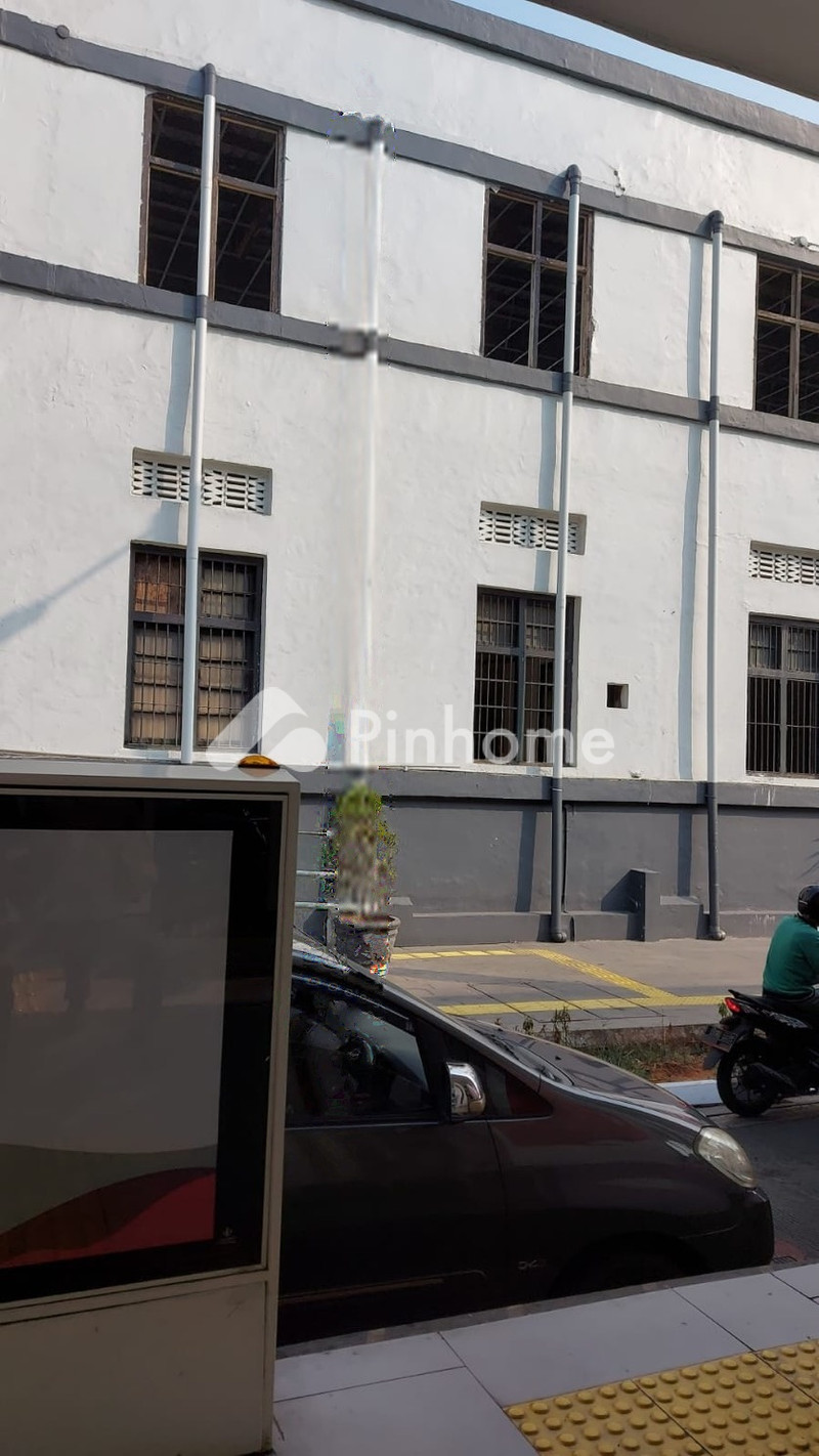 dijual rumah 2kt 100m2 di kuningan barat - 2