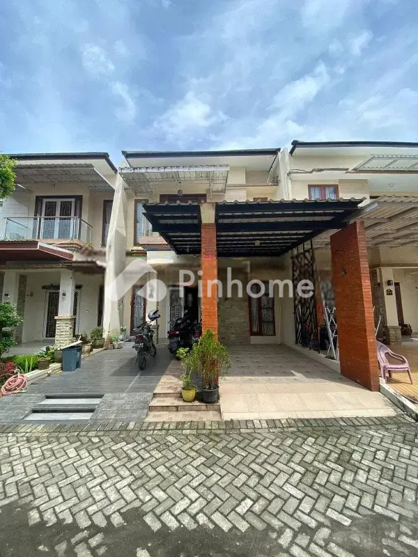 dijual rumah 2 lantai 4kt 105m2 di jl flamboyan i - 1