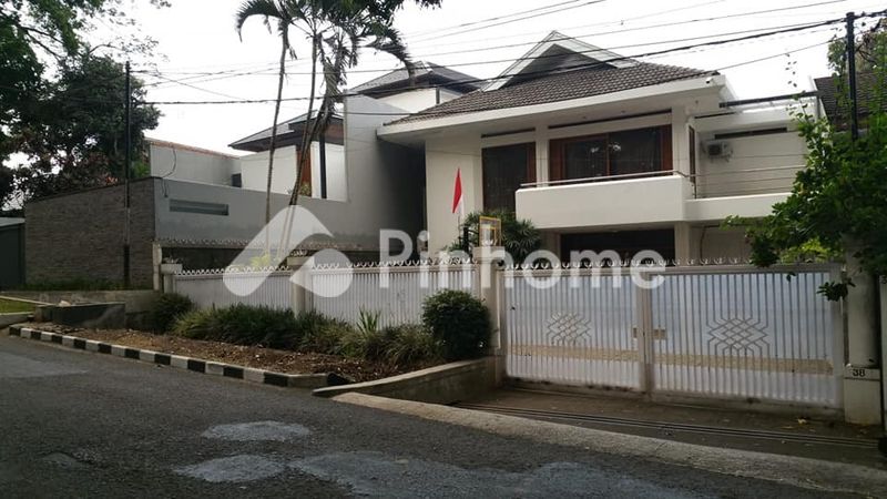 disewakan rumah 300 lantai 5kt 200m2 di alamendah