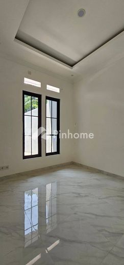 dijual rumah 2 lantai 4kt 135m2 di serpong - 17