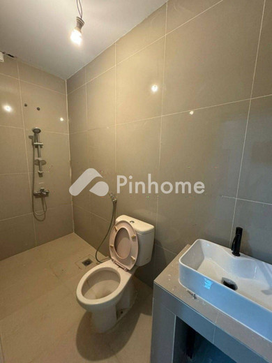 dijual rumah 2 lantai 4kt 162m2 di sukajadi - 11
