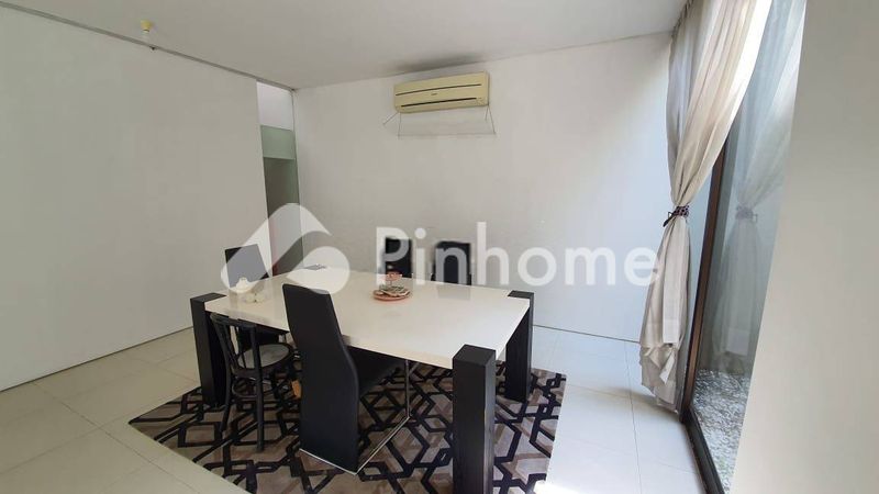 dijual rumah 1 lantai 5kt 337m2 di wiyung - 2