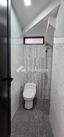 dijual rumah 2 lantai 4kt 135m2 di serpong - 14
