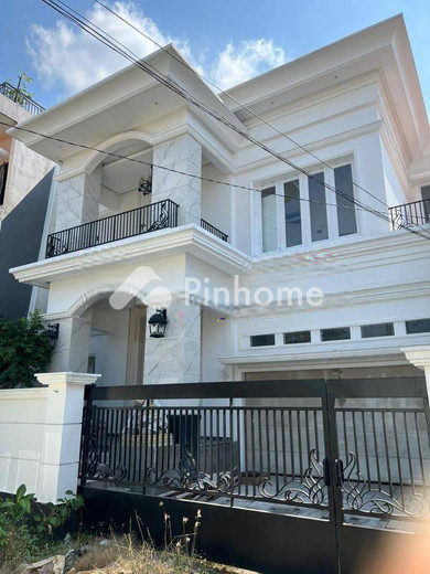 dijual rumah 2 lantai 3kt 279m2 di jalan erlangga semarang kota - 1