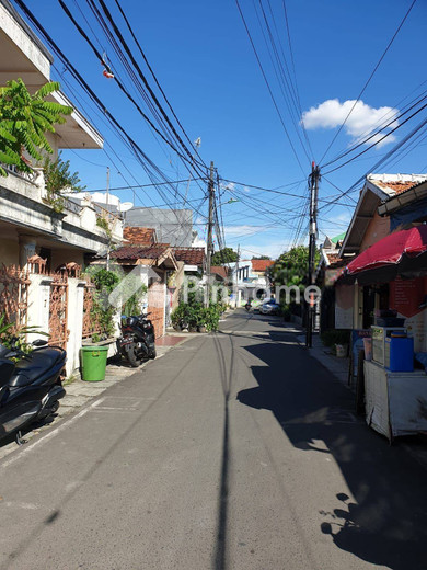 dijual rumah 2 lantai 2kt 45m2 di jl jatinegara kaum - 16