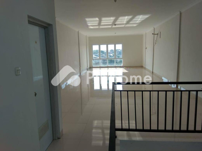 dijual ruko 3 lantai 225m2 di cengkareng - 1