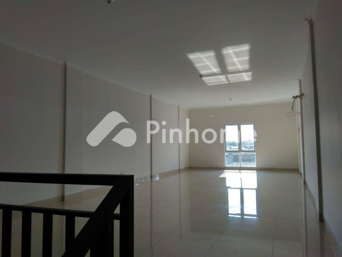 dijual ruko 3 lantai 225m2 di cengkareng - 3