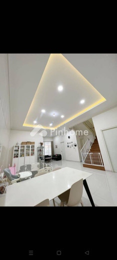 dijual rumah 2 lantai 4kt 156m2 di mulyorejo - 10