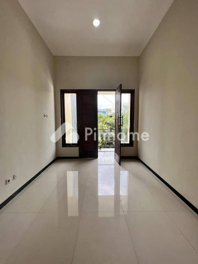 dijual rumah 2 lantai 3kt 184m2 di selangkah ke jalan karaangrejo raya banyumanik - 8