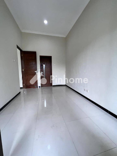 dijual rumah 2 lantai 3kt 184m2 di selangkah ke jalan karaangrejo raya banyumanik - 15
