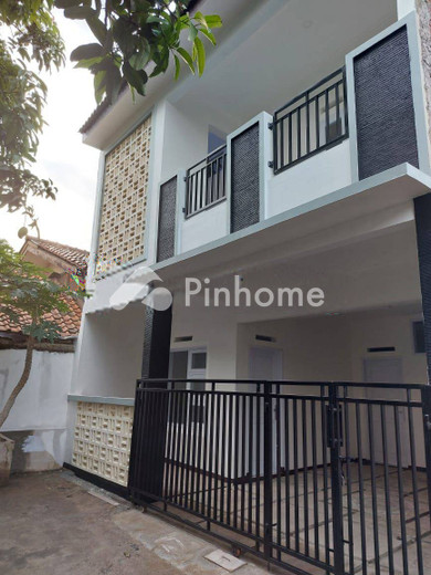 dijual rumah 2 lantai 4kt 78m2 di soekarno hatta  riung bandung - 1