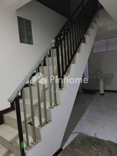 dijual rumah 2 lantai 4kt 78m2 di soekarno hatta  riung bandung - 5