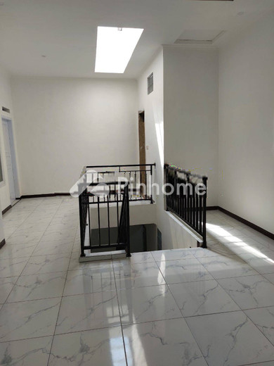 dijual rumah 2 lantai 4kt 78m2 di soekarno hatta  riung bandung - 8
