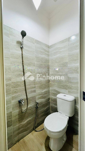 dijual rumah 2 lantai 2kt 20m2 di jl cipinang elok 1 - 5
